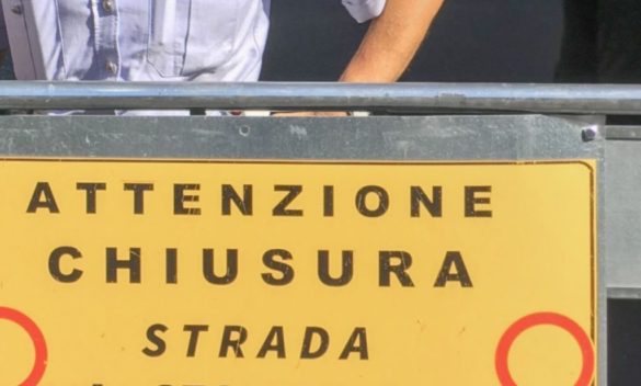 Chiusa una corsia a Firenze per manutenzione tombino in viale Giannotti