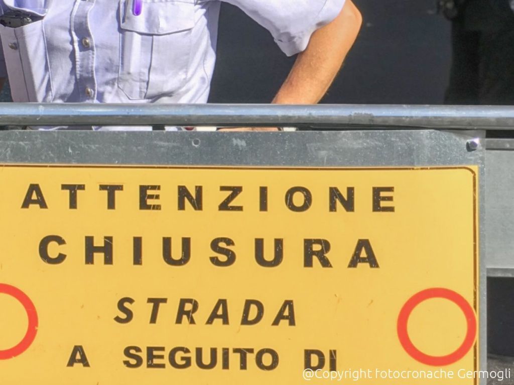 Chiusa una corsia a Firenze per manutenzione tombino in viale Giannotti