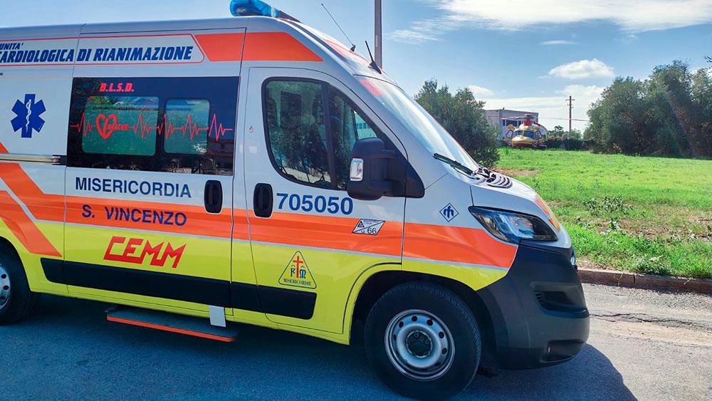 Ciclista investito da auto, trasportato in elicottero a Siena