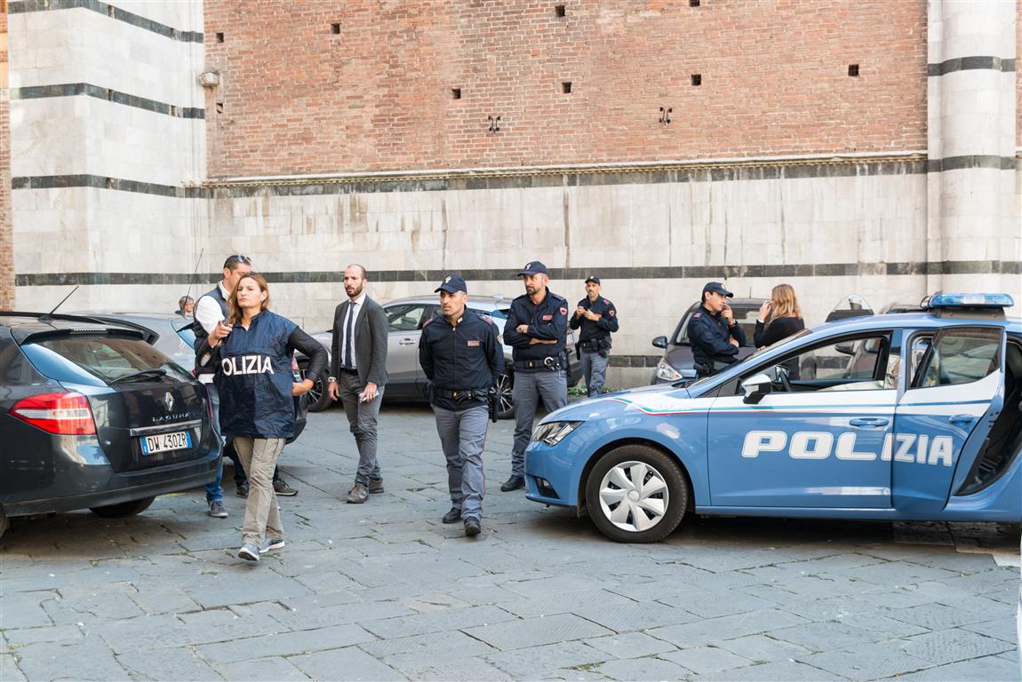 Controlli a Siena, espulsi 2 tunisini irregolari, 2 egiziani segnalati per droga.