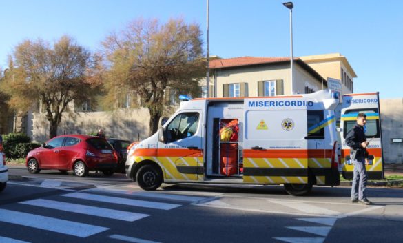 Diciannovenne ferito in un incidente su viale Italia.