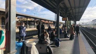 pendolari in stazione