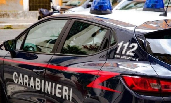 Donna di 35 anni uccisa a colpi di arma da fuoco in provincia di Firenze, femminicidio.