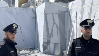 Due operai di Carrara feriti nell'incidente con una lastra di marmo - Prima Firenze