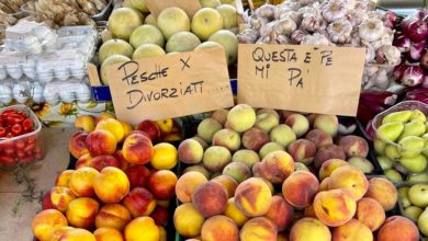 Esselunga sorprende con “Pesche per divorziati”, spot ironico nel reparto frutta di Livorno