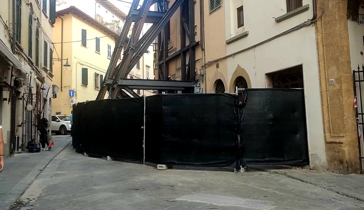 Famiglie dei palazzi di fronte tornano a casa dopo cedimento via Repubblica - Siena News.