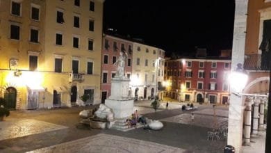 Ferito in piazza Alberica, violenza in centro a Carrara - Antenna 3 riporta.