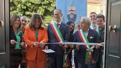 Festa a Strada in Casentino per l'inaugurazione del nuovo Municipio .