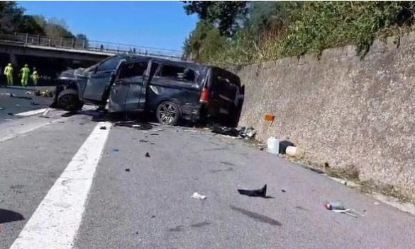Furgone si schianta su auto, due morti, tragedia sulla A1