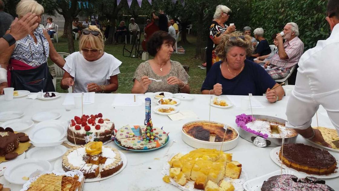 Gara della ‘Torta gustosa’ a Borgo del Ponte e Massa, dolcezze in competizione.