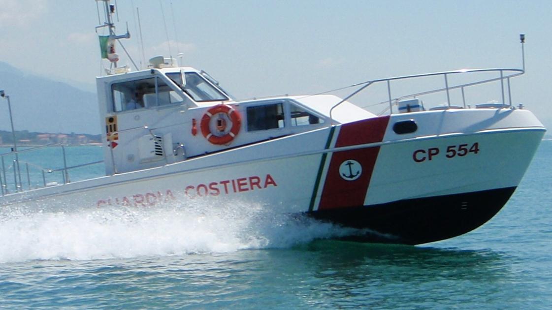 Giovani dispersi in mare a Pieve Ligure, soccorsi da Sarzana e La Spezia.