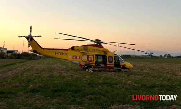 Grave incidente a Vicarello, giovane di 20 anni si schianta in moto contro un albero.