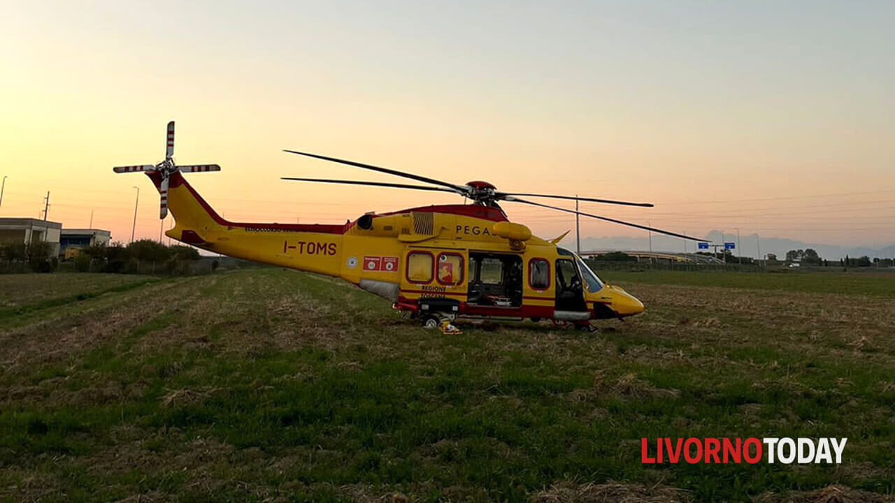 Grave incidente a Vicarello, giovane di 20 anni si schianta in moto contro un albero.