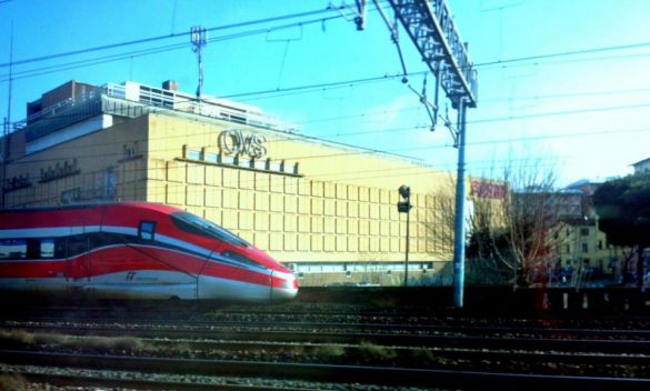 Guasto linea ferroviaria, treni in ritardo o cancellati.