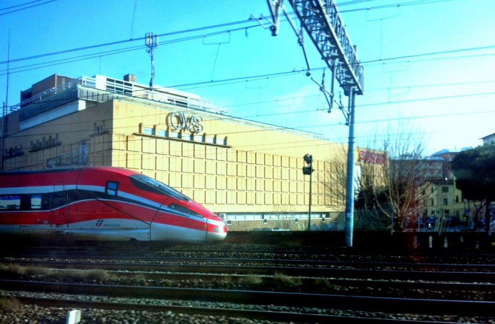 Guasto linea ferroviaria, treni in ritardo o cancellati.