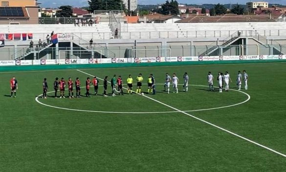 Il Cecina vince 4-0 il derby con la Pro Livorno Sorgenti, dimostrando eccellenza.
