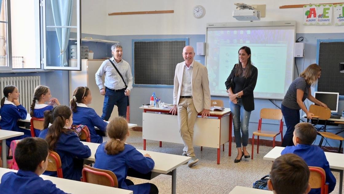 Il sindaco Salvetti annuncia la riapertura delle scuole a Livorno