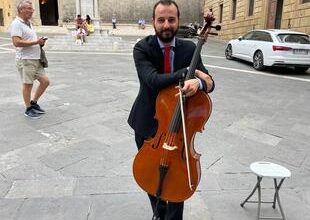 Il violoncello di Christian emoziona Siena, dal Brasile.