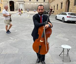 Il violoncello di Christian emoziona Siena, dal Brasile.