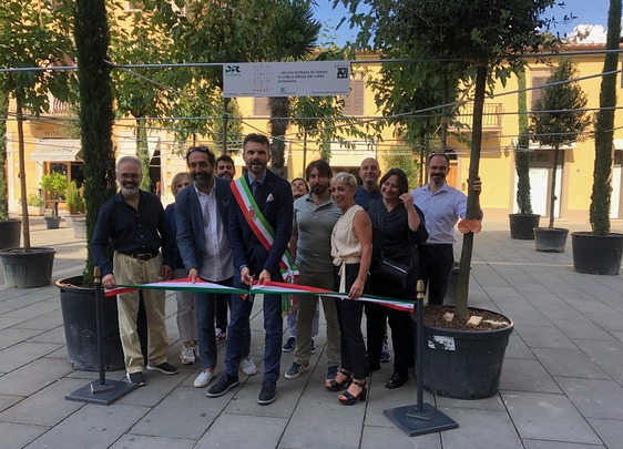 In piazza delle Carceri sorprende una nuova 'fortezza verde'