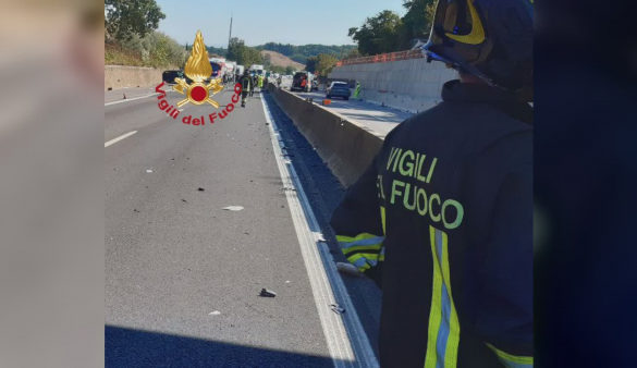 Incidente sulla A1 coinvolge 3 persone da Pistoia.