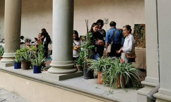 Inizia a Firenze il mercatino d'artigianato nel chiostro del Sangallo.