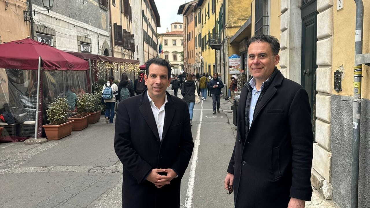 Inizio della riqualificazione dei lastricati nel centro storico, piazza dei Cavalieri e via Santa Maria interessate.