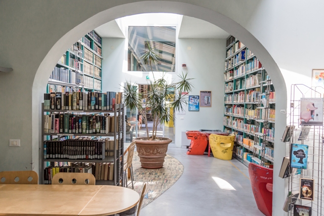 La biblioteca "Della Fonte" a Montemurlo, nuovo orario fino alle 23 il mercoledì.