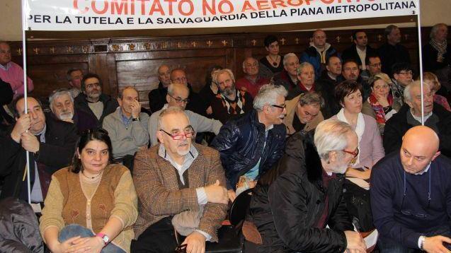 La rivolta dei comitati, i No Aeroporto in corteo con sindaci in testa, partendo dalle Piagge.