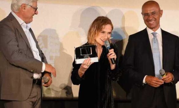 L'attrice francese Huppert celebra la bellezza della Toscana al Lucca Film Festival.