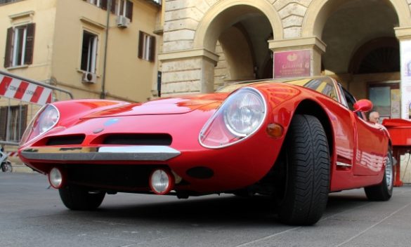 Le Bizzarrini al festival Livorno al Centro con omaggio alle auto storiche.