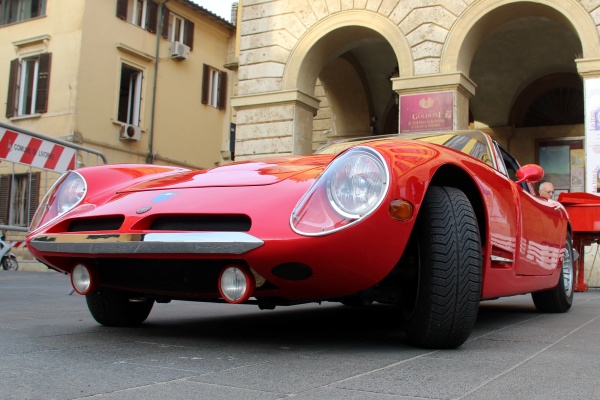 Le Bizzarrini al festival Livorno al Centro con omaggio alle auto storiche.