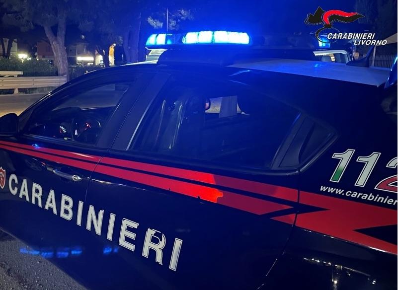 Livorno, arrestati due spacciatori che utilizzavano bottiglie di Sassicaia rubate per pagare la cocaina.