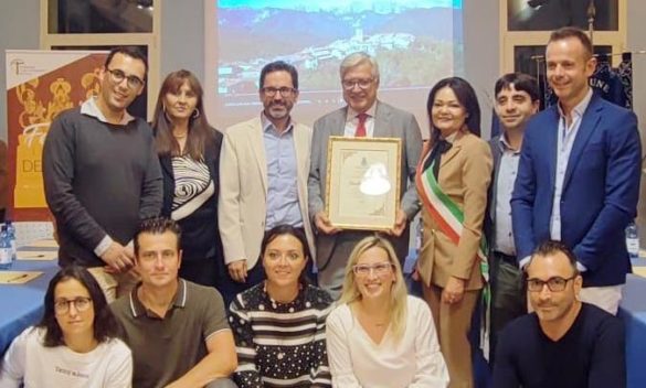 Marcello Bertocchini ottiene cittadinanza onoraria, un riconoscimento speciale.