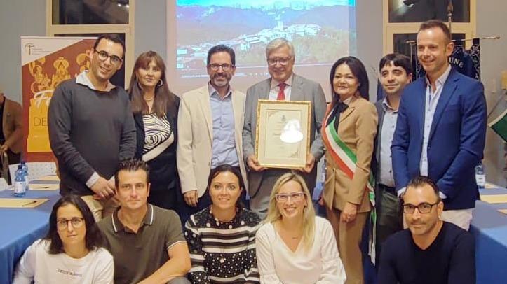 Marcello Bertocchini ottiene cittadinanza onoraria, un riconoscimento speciale.