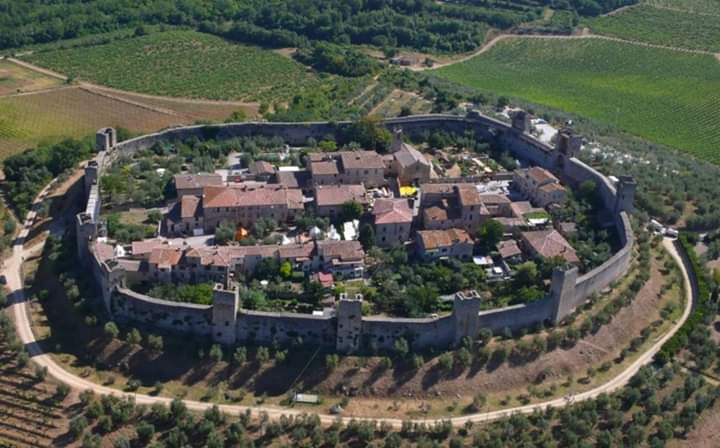 Monteriggioni: riaperto camminamento sulle mura dopo lavori