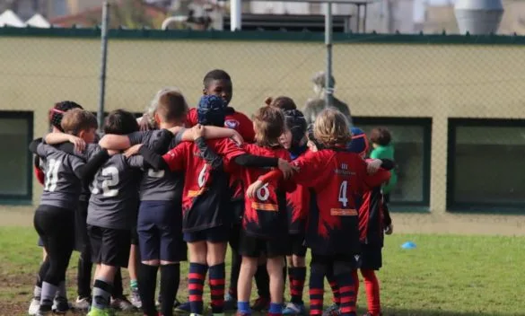 Notte bianca del Rugby: Un'epica festa sportiva sotto le luci dell'arena.