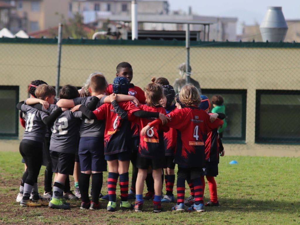 Notte bianca del Rugby: Un'epica festa sportiva sotto le luci dell'arena.