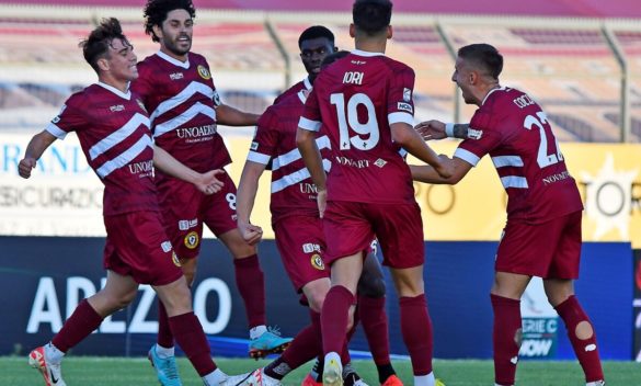 Notturna di fascino ad Arezzo con stadio motivante e sfida contro il Pontedera.