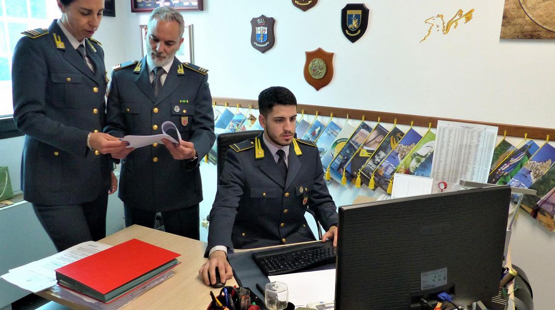 Operazione Finanza, Sequestri a Pisa in corso