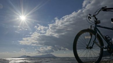 Pedalata sul lungomare di Livorno e omaggio a Gino Bartali. Bici, passione e spettacolo a Livorno.