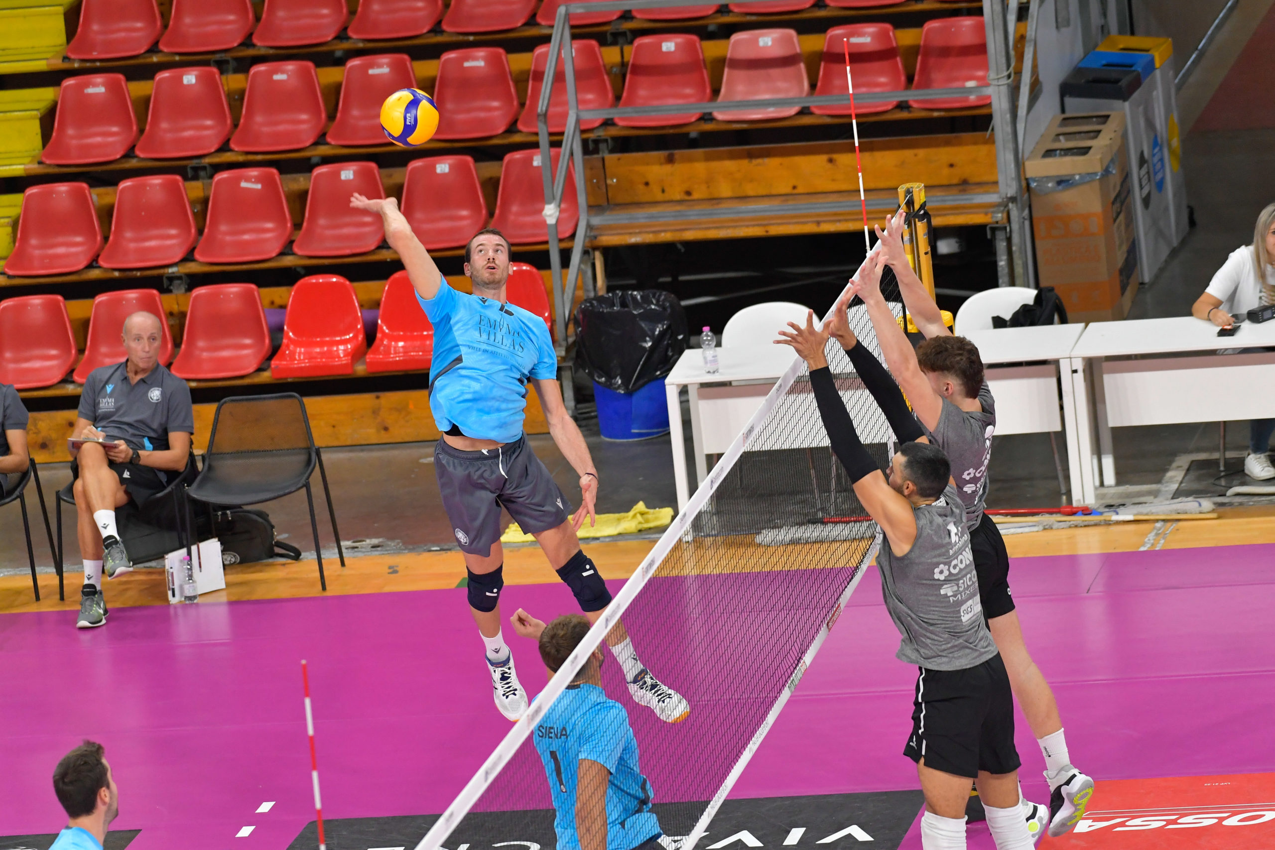 Perugia trionfa contro Siena nel campionato di pallavolo