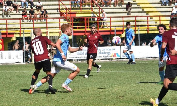 Vittoria travolgente del Livorno contro Poggibonsi, 4-1, con ottime pagelle per i giocatori amaranto.