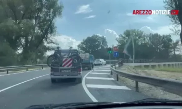 Ponte Buriano sostituito da guado provvisorio per il passaggio delle auto (video)