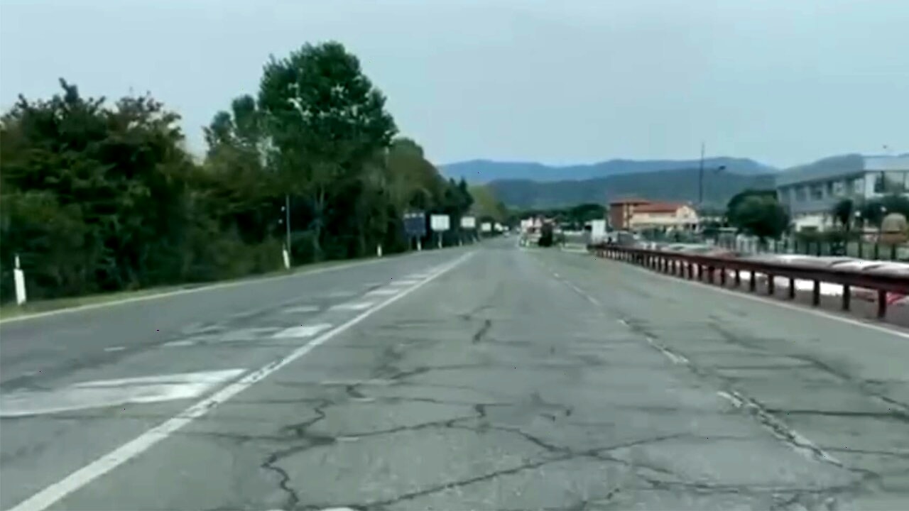 Problemi stradali nel versante Valdichiana, video mostra asfalti da rifare, buche e nuovi autovelox.