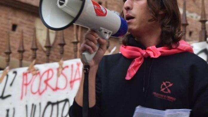 'Riapre la protesta delle tende', gli studenti scendono in piazza contro gli alti costi degli affitti.