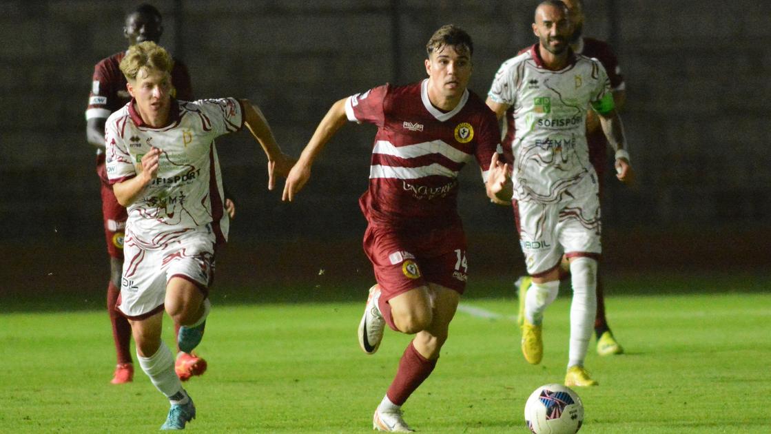 Riassumi questo titolo tra 55 e 65 caratteri Arezzo-Pontedera 1- 1, amaranto a due facce