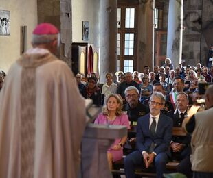 Riconoscimenti d'onore per i poliziotti, medaglie e distintivi.