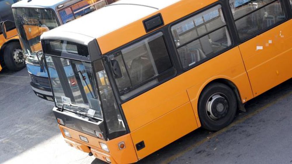 La fermata-capoina dei bus in viale Gramsci è di nuovo attiva.