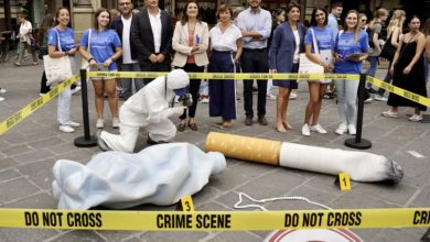 Campagna "Piccoli gesti, grandi crimini" contro l'abbandono mozziconi di sigaretta a Firenze